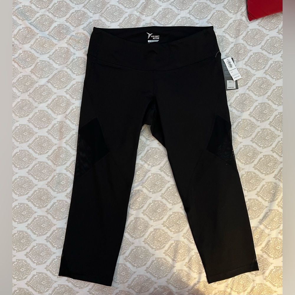 NWT Old Navy Workout Capris